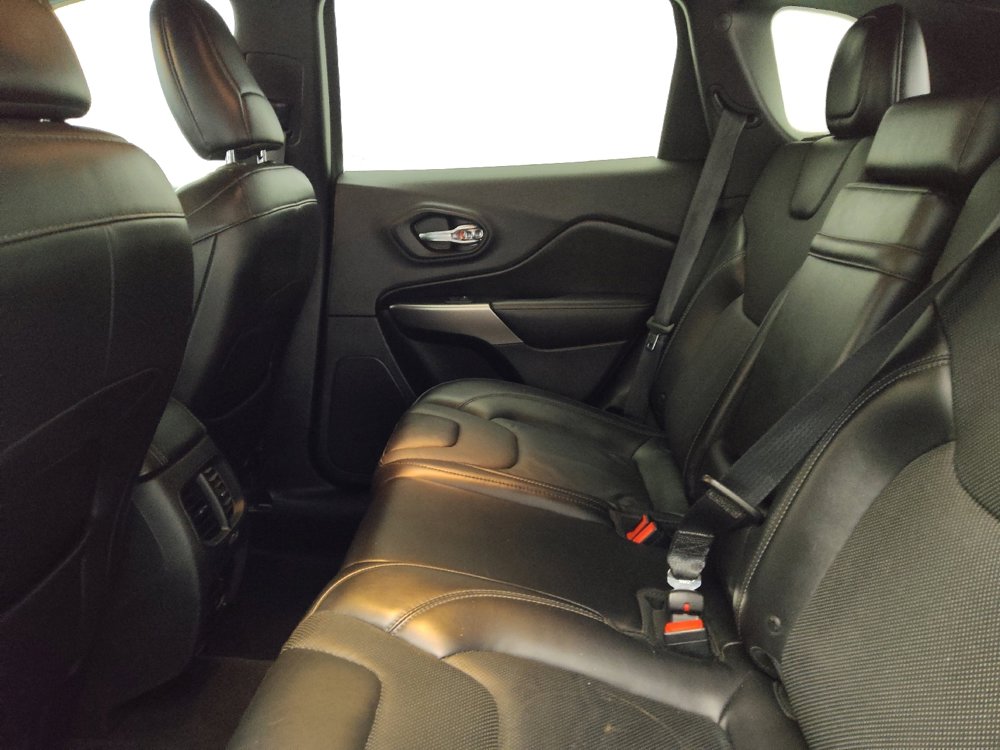 Used 2019 Jeep Cherokee High Altitude image 18