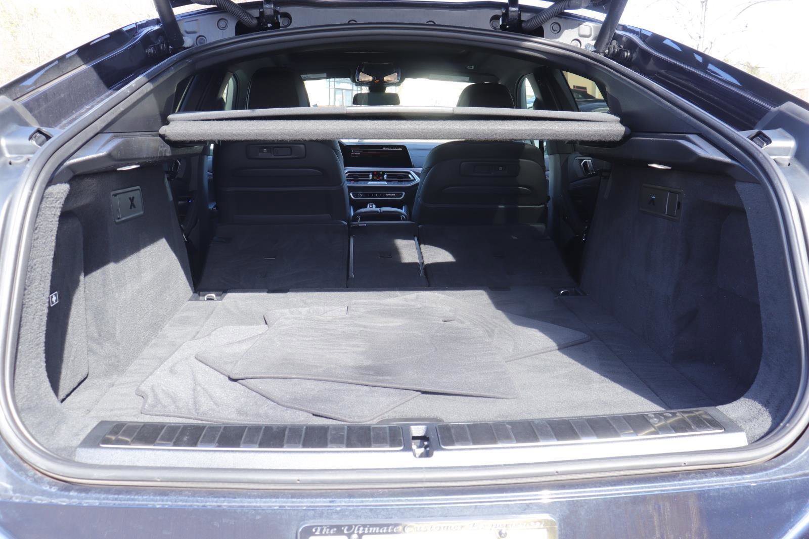 Used 2023 BMW X6 M50i w/ Executive Package image 16