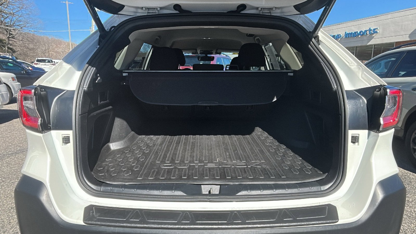 Used 2023 Subaru Outback Premium AWD/4WD image 6