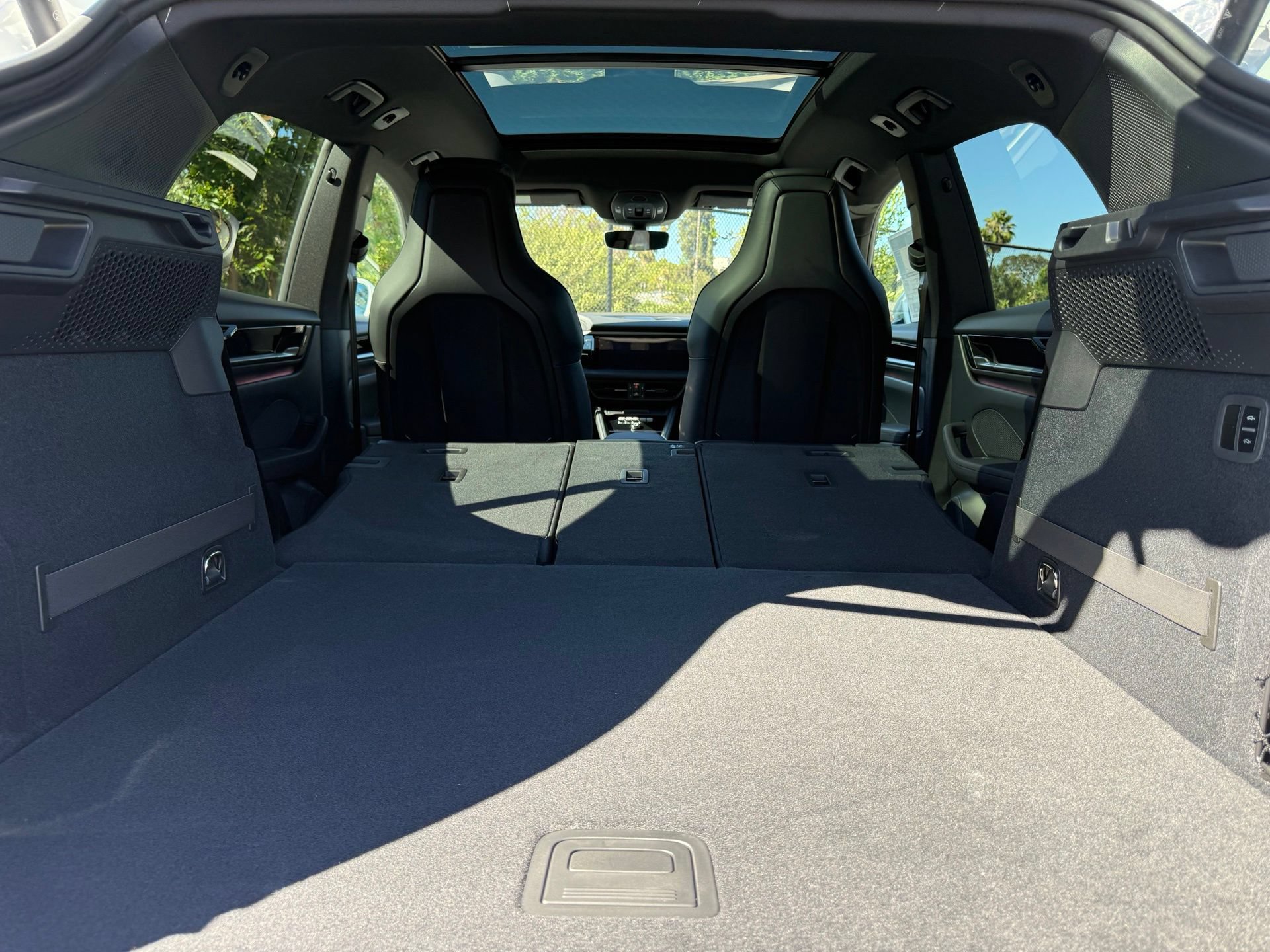Used 2026 Porsche Macan Electric RWD image 34