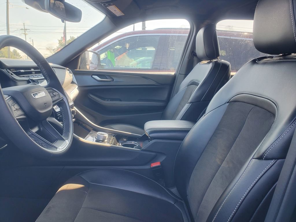 Used 2023 Jeep Grand Cherokee L Laredo image 9