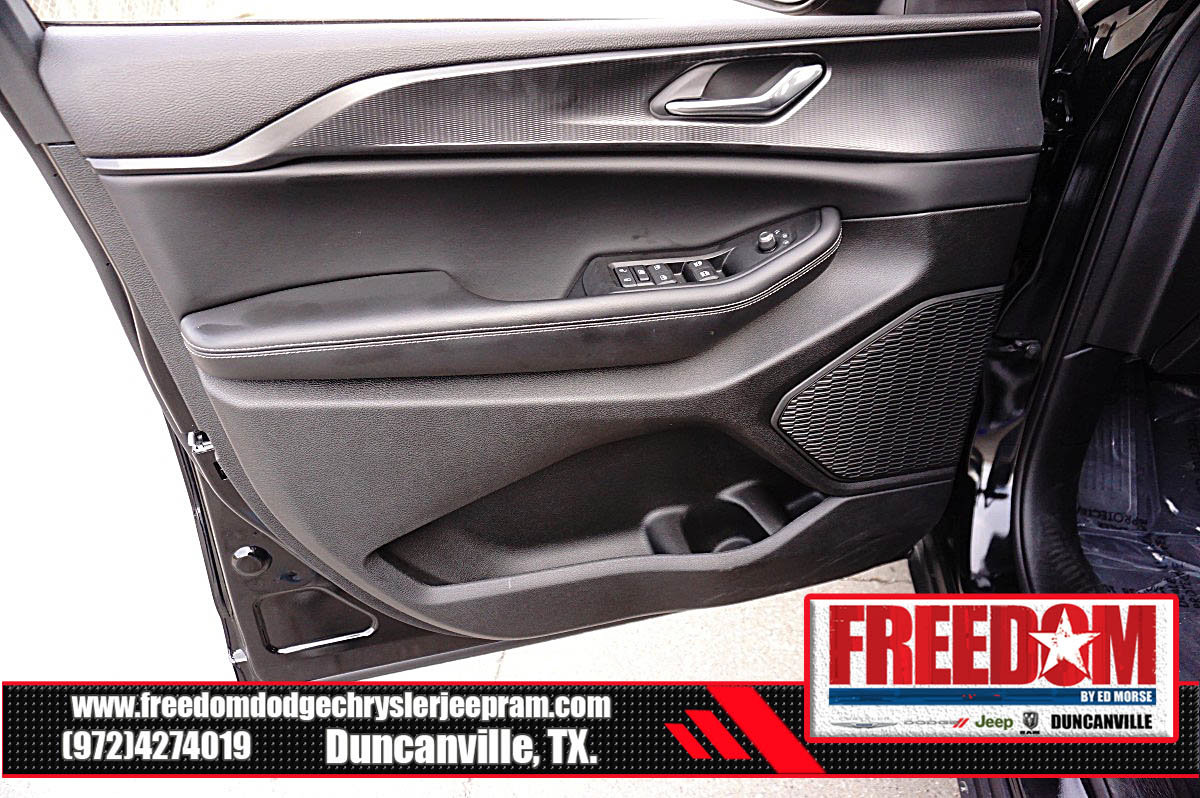 Certified 2025 Jeep Grand Cherokee Laredo image 37