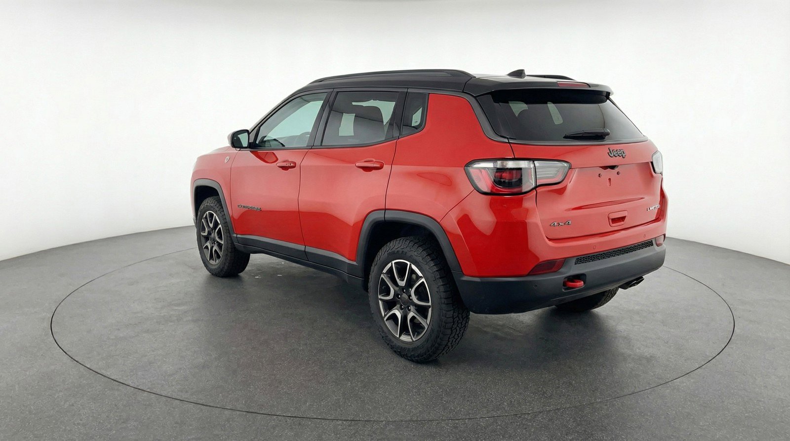 Used 2025 Jeep Compass Trailhawk AWD/4WD image 5