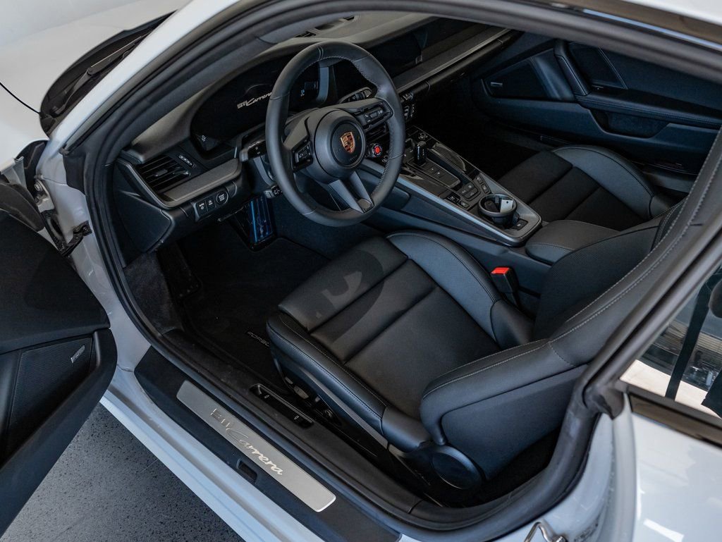 Certified 2025 Porsche 911 Carrera image 4