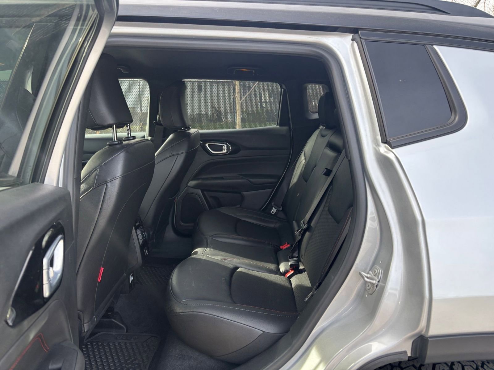 Used 2025 Jeep Compass Trailhawk image 23