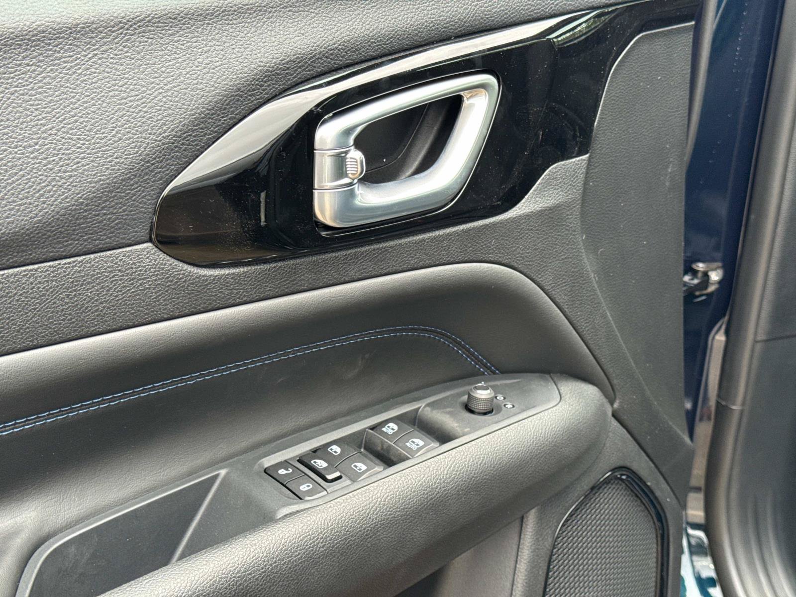 New 2026 Jeep Compass Latitude AWD/4WD image 17