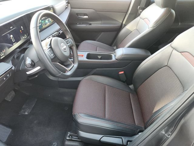 Used 2025 Nissan Kicks SR FWD image 9