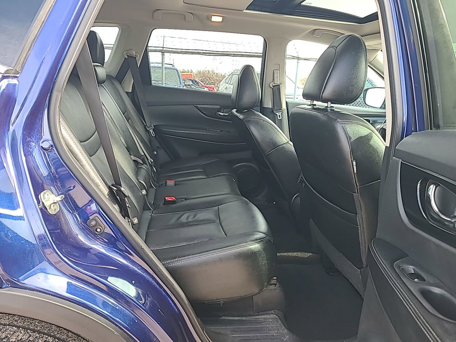 Used 2017 Nissan Rogue AWD image 9