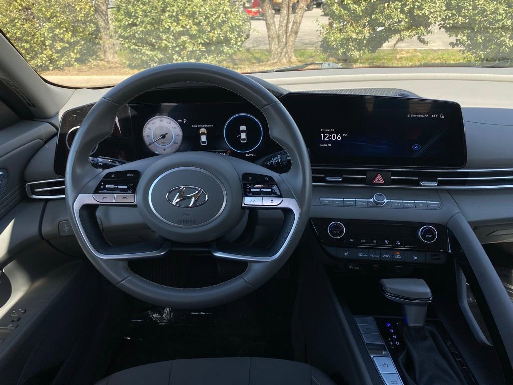 Used 2023 Hyundai Elantra SEL w/ Convenience Package image 16