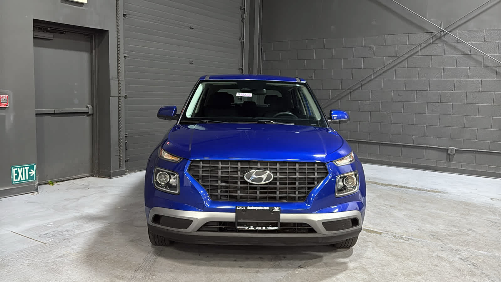 Used 2023 Hyundai Venue SE FWD image 2