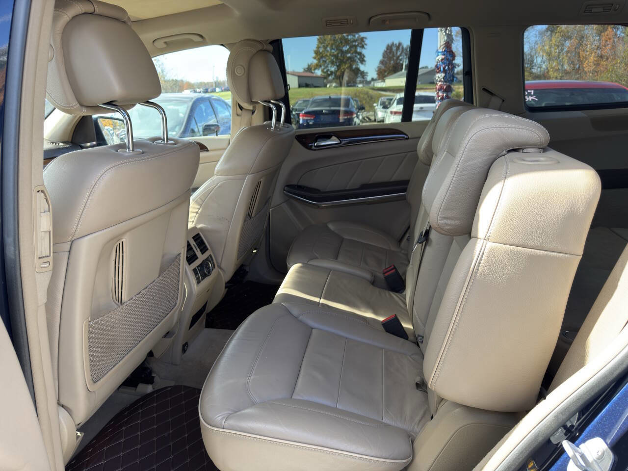 Used 2014 Mercedes-Benz GL 550 4MATIC w/ Driver Assistance Package image 9