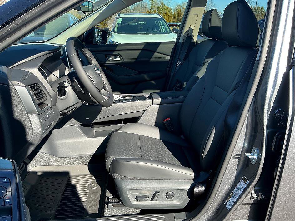 New 2026 Nissan Rogue Dark Armor image 8