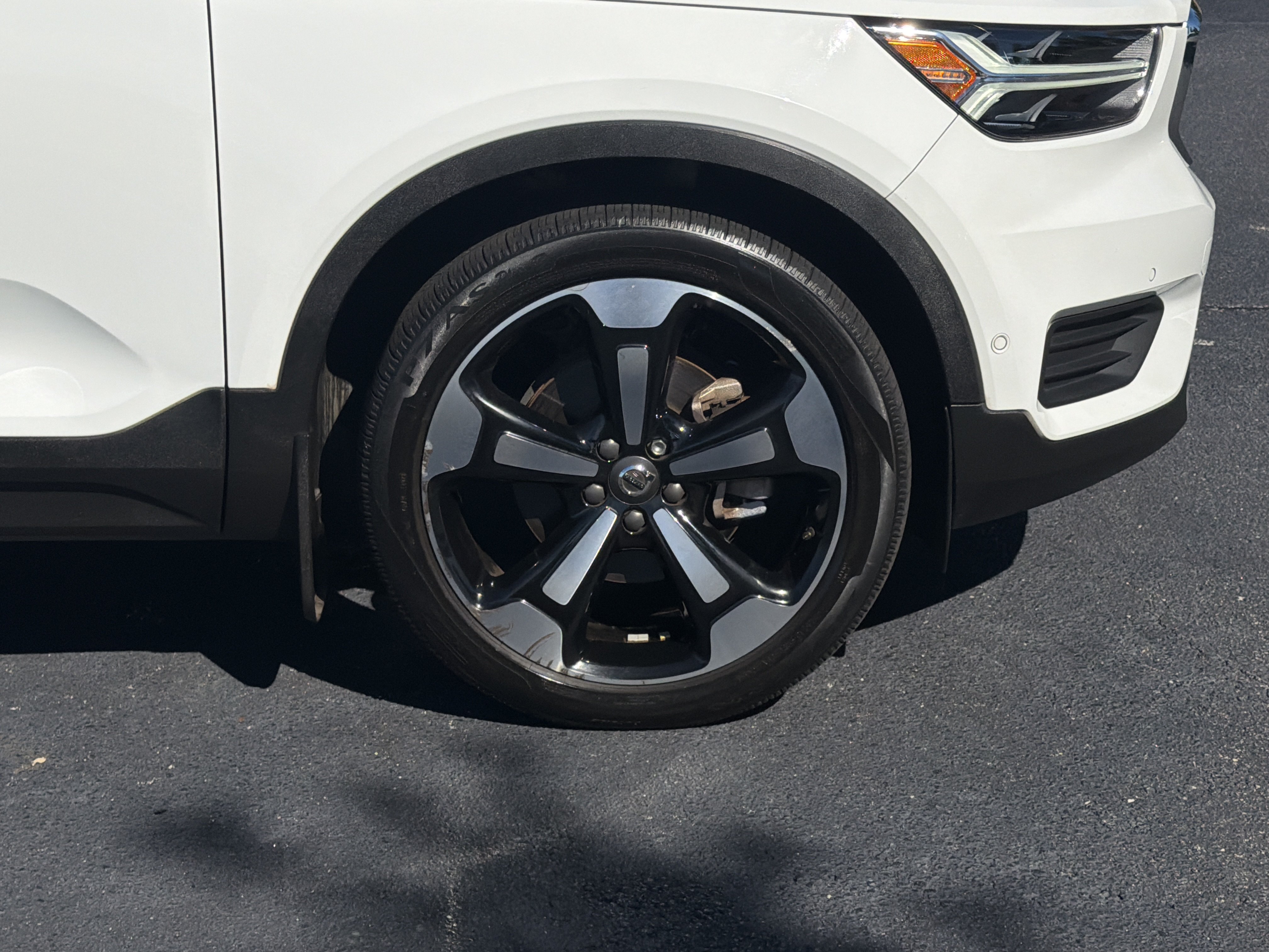 Used 2019 Volvo XC40 T4 Momentum FWD image 33