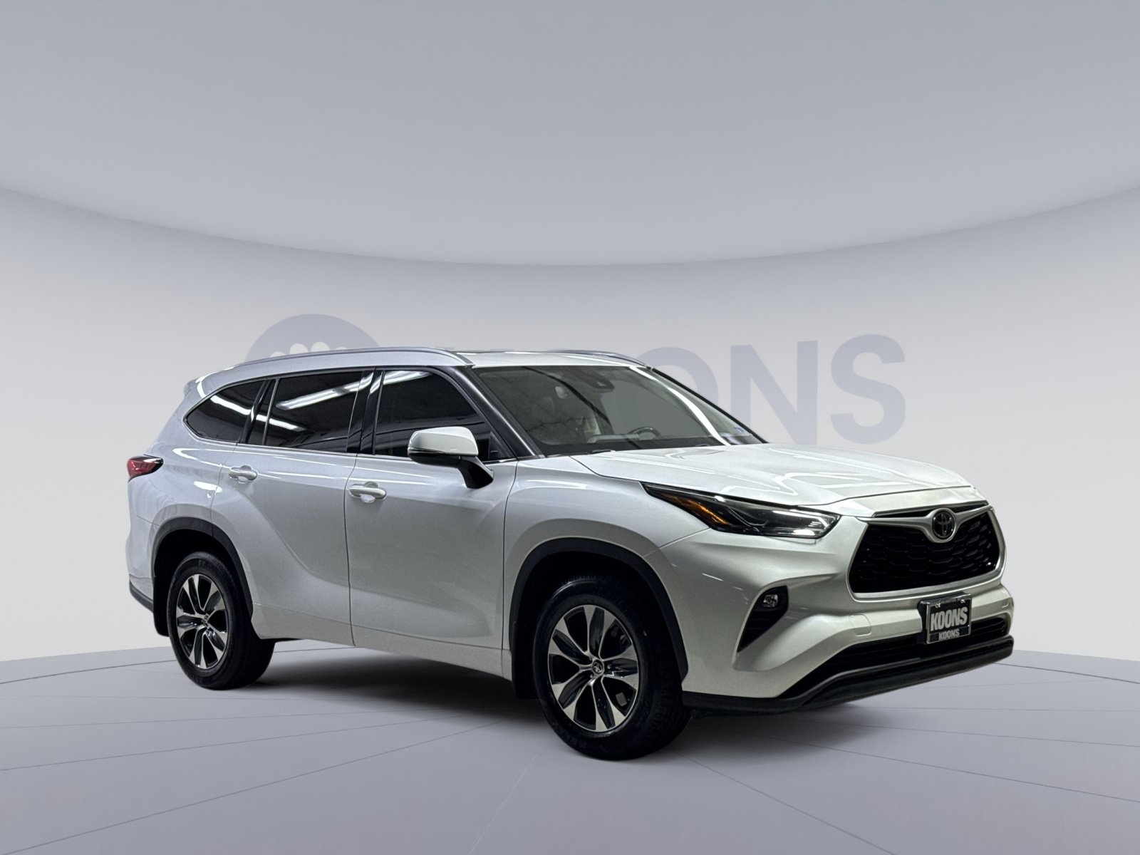 Used 2022 Toyota Highlander XLE AWD/4WD image 22