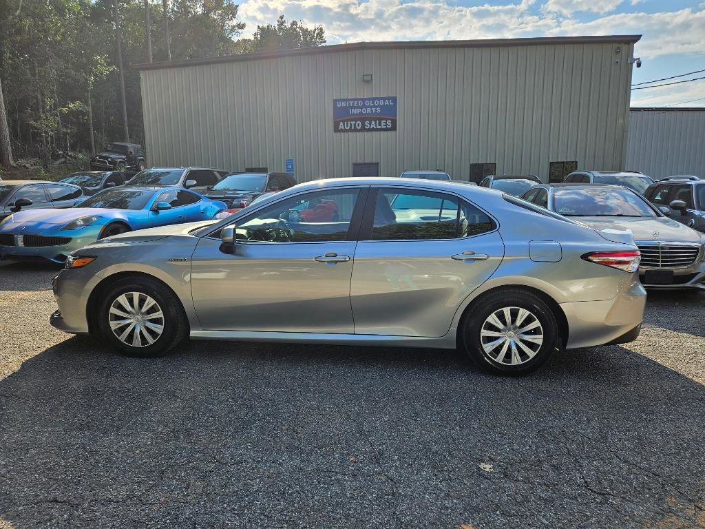Used 2018 Toyota Camry LE image 3