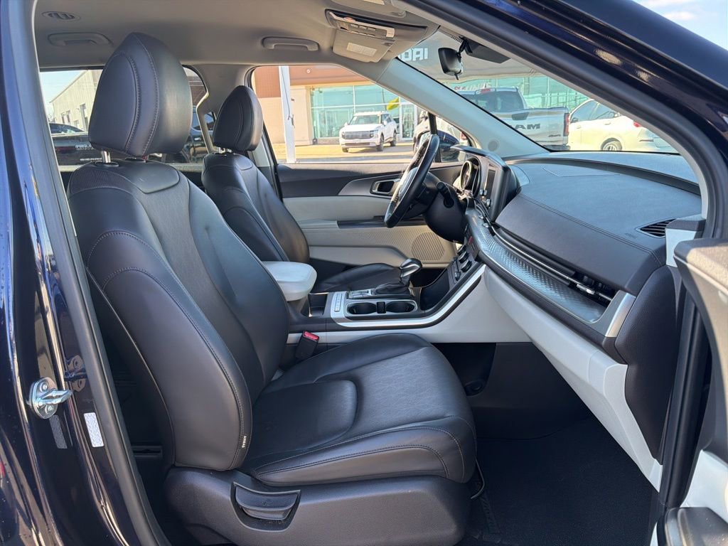 Used 2024 Kia Carnival LX image 28