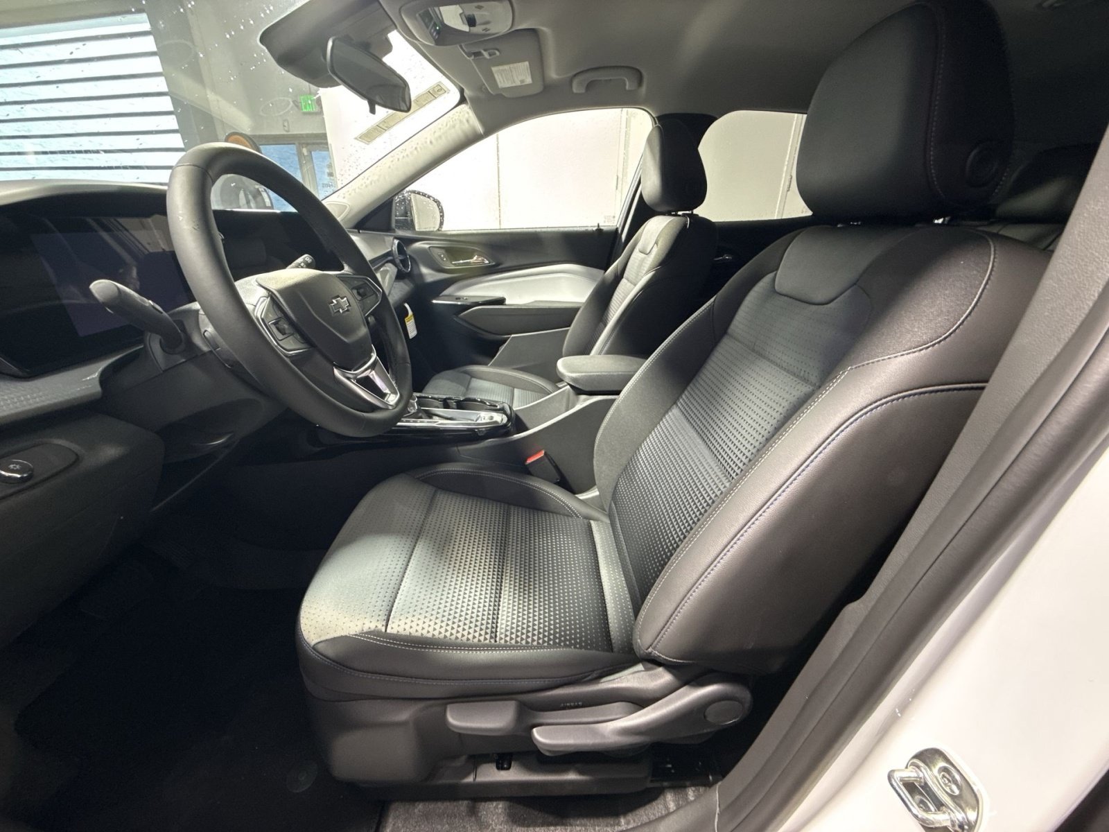 New 2026 Chevrolet Trax LT w/ Midnight Edition FWD image 14