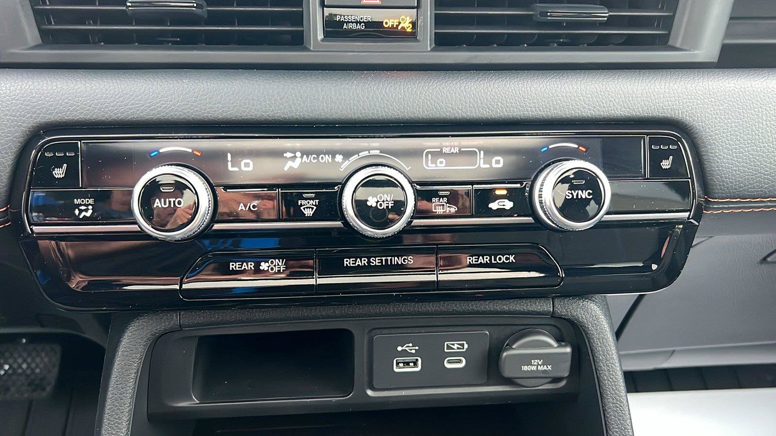 Used 2025 Honda Pilot TrailSport image 28