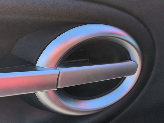 Used 2003 Chevrolet SSR w/ Preferred Equipment Group RWD image 13