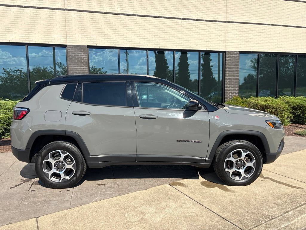 Used 2022 Jeep Compass Trailhawk w/ Sun and Sound Group AWD/4WD image 3