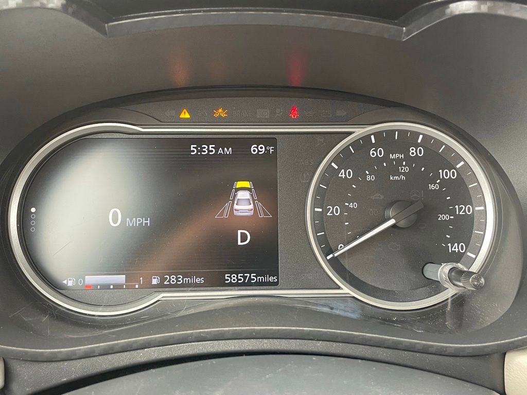 Used 2021 Nissan Versa SV FWD image 32