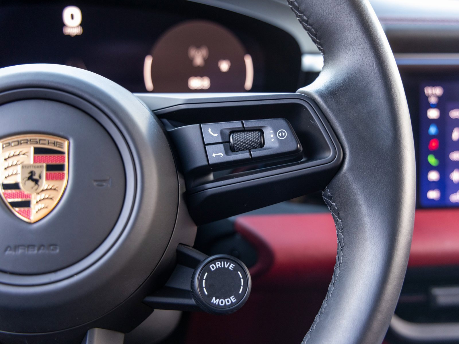 Certified 2024 Porsche Macan 4 Electric image 31