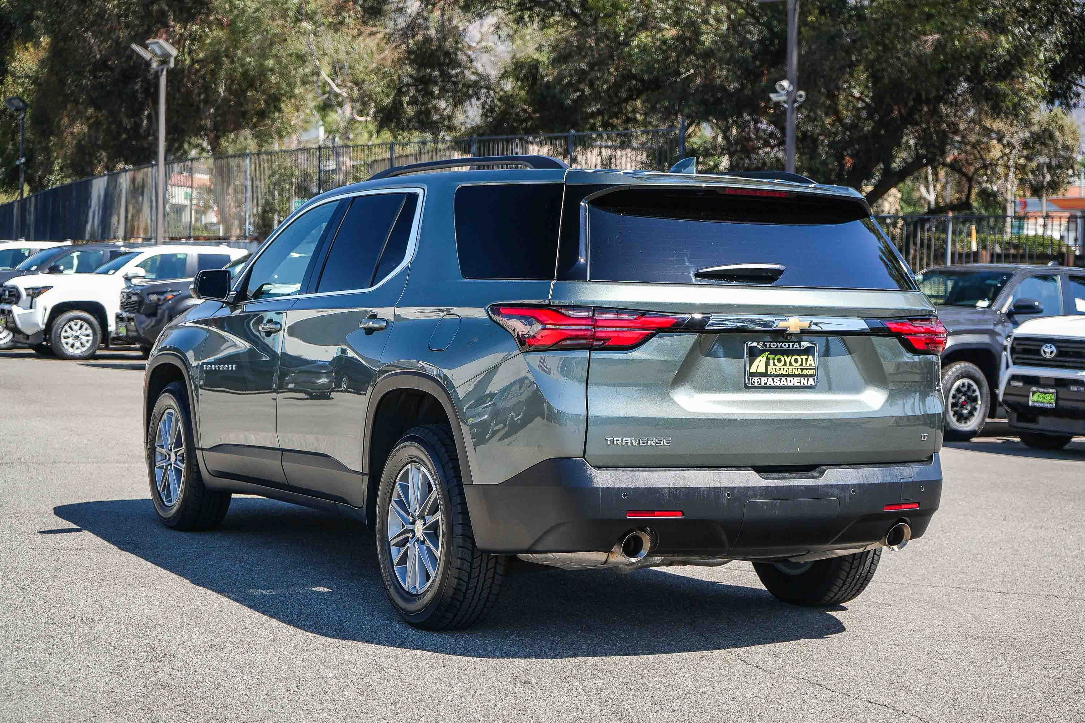 Used 2022 Chevrolet Traverse LT FWD image 8
