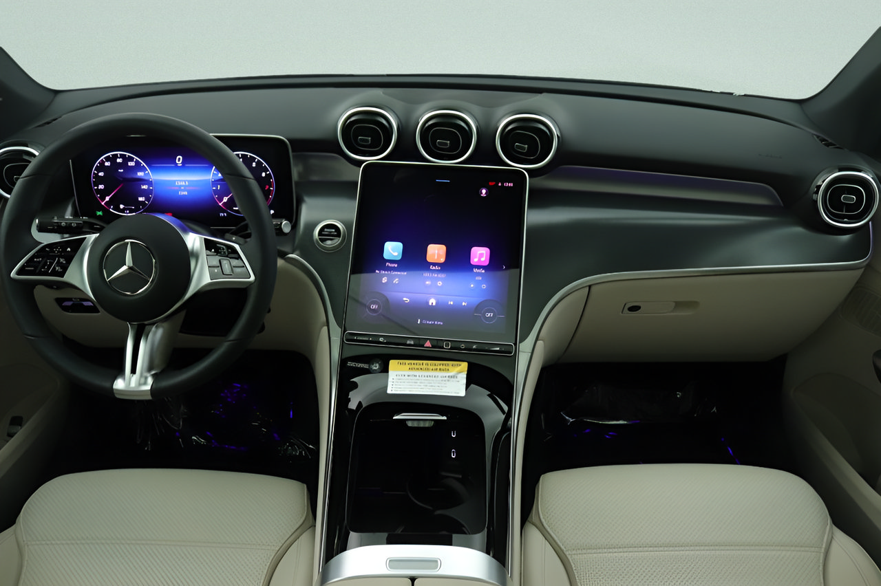 Used 2026 Mercedes-Benz GLC 300 image 7