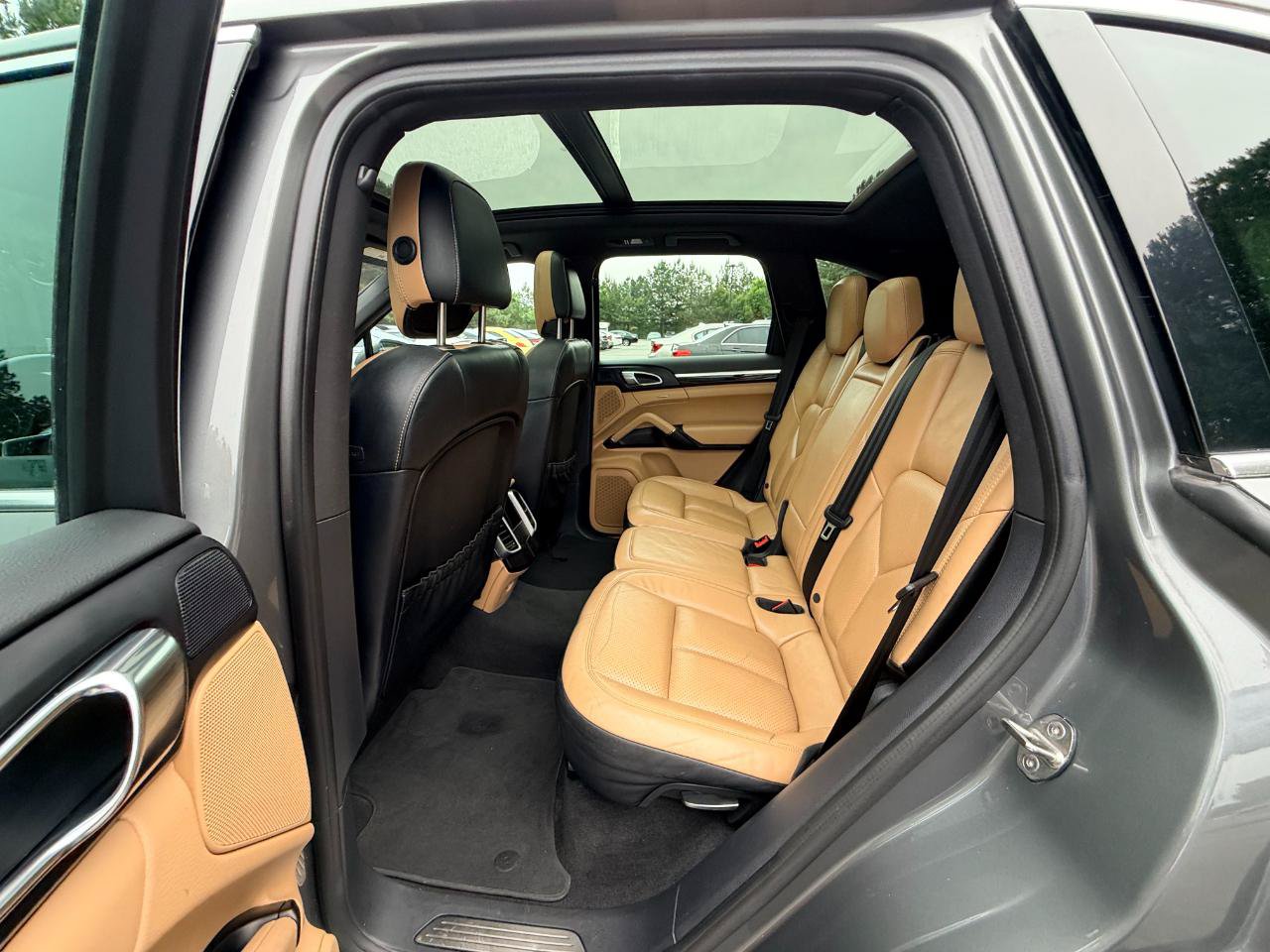 Used 2016 Porsche Cayenne AWD/4WD image 10