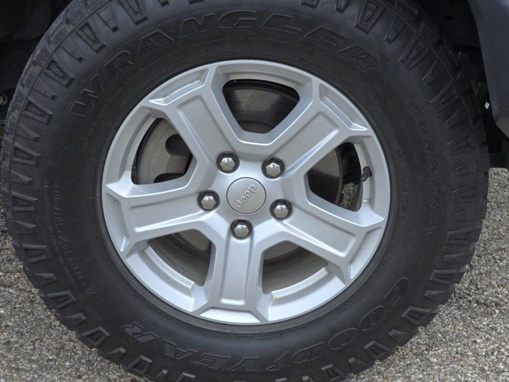 Used 2020 Jeep Wrangler Sport AWD/4WD image 9