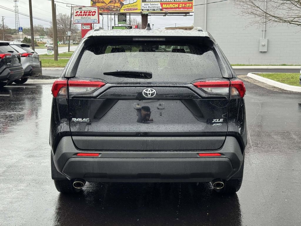 Used 2020 Toyota RAV4 XLE Premium image 23