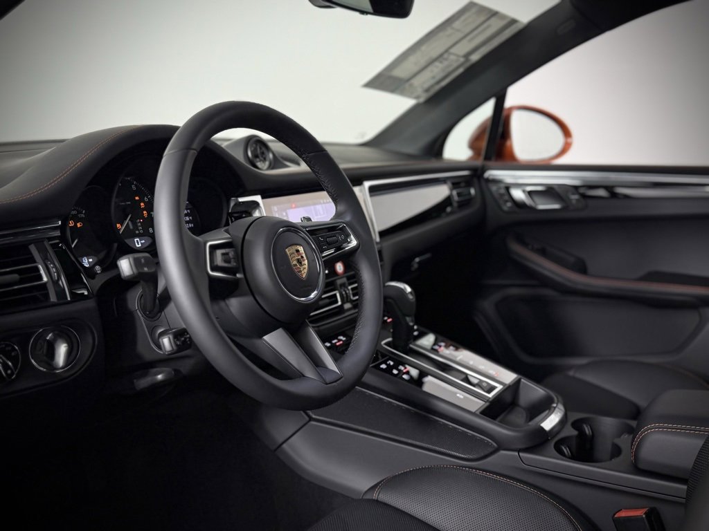 New 2025 Porsche Macan image 4