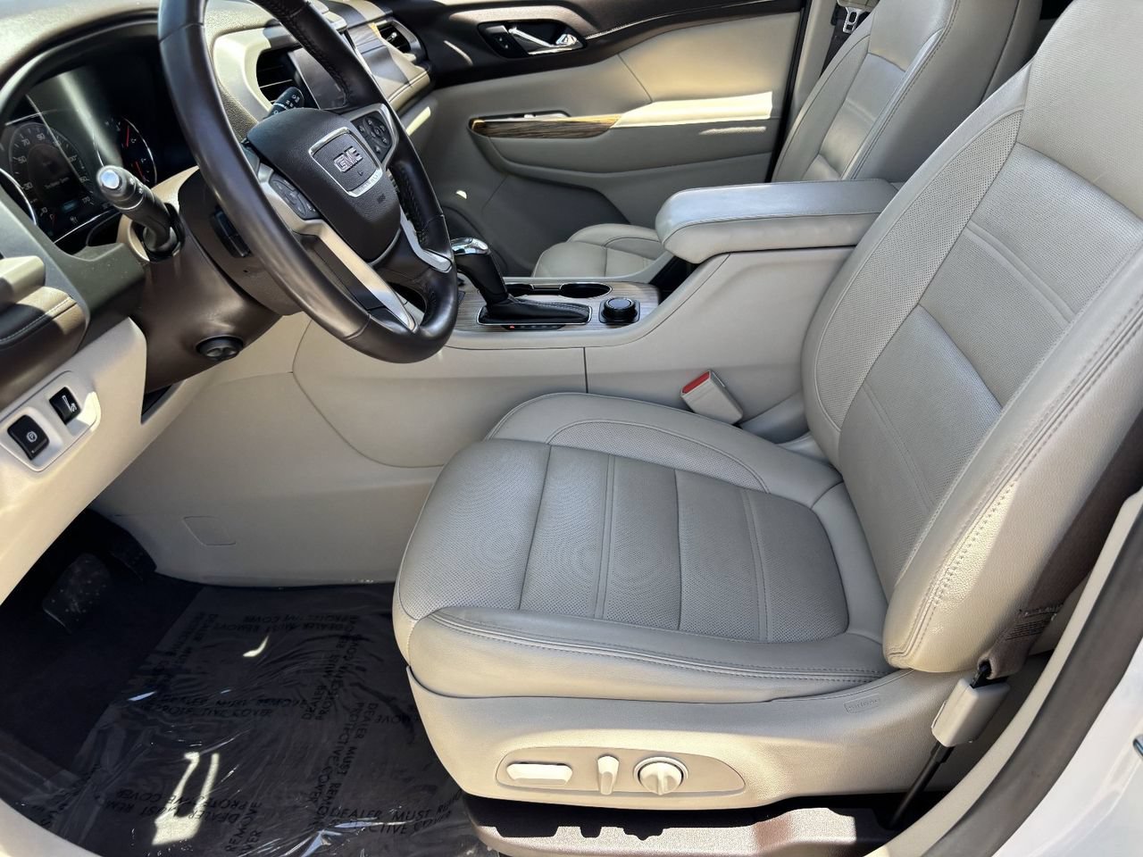 Used 2019 GMC Acadia Denali w/ Technology Package FWD image 17