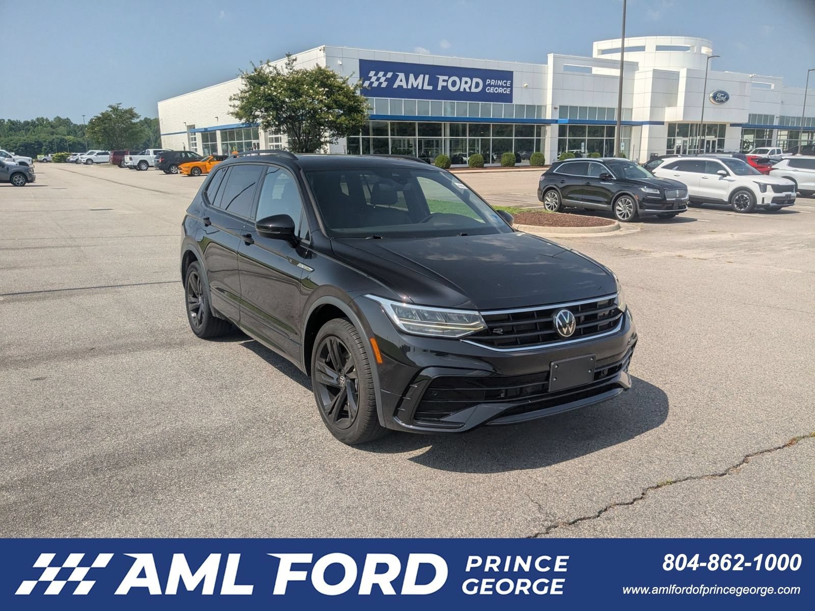 Used 2023 Volkswagen Tiguan SE R-Line AWD/4WD image 1