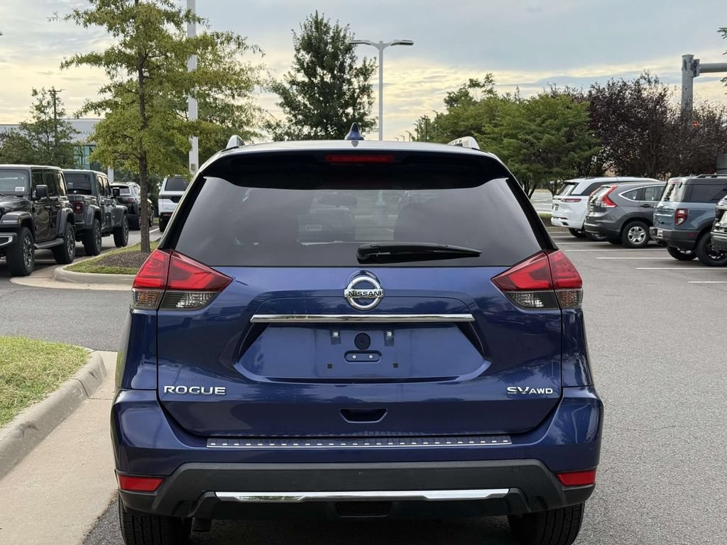 Used 2017 Nissan Rogue SV AWD/4WD image 10