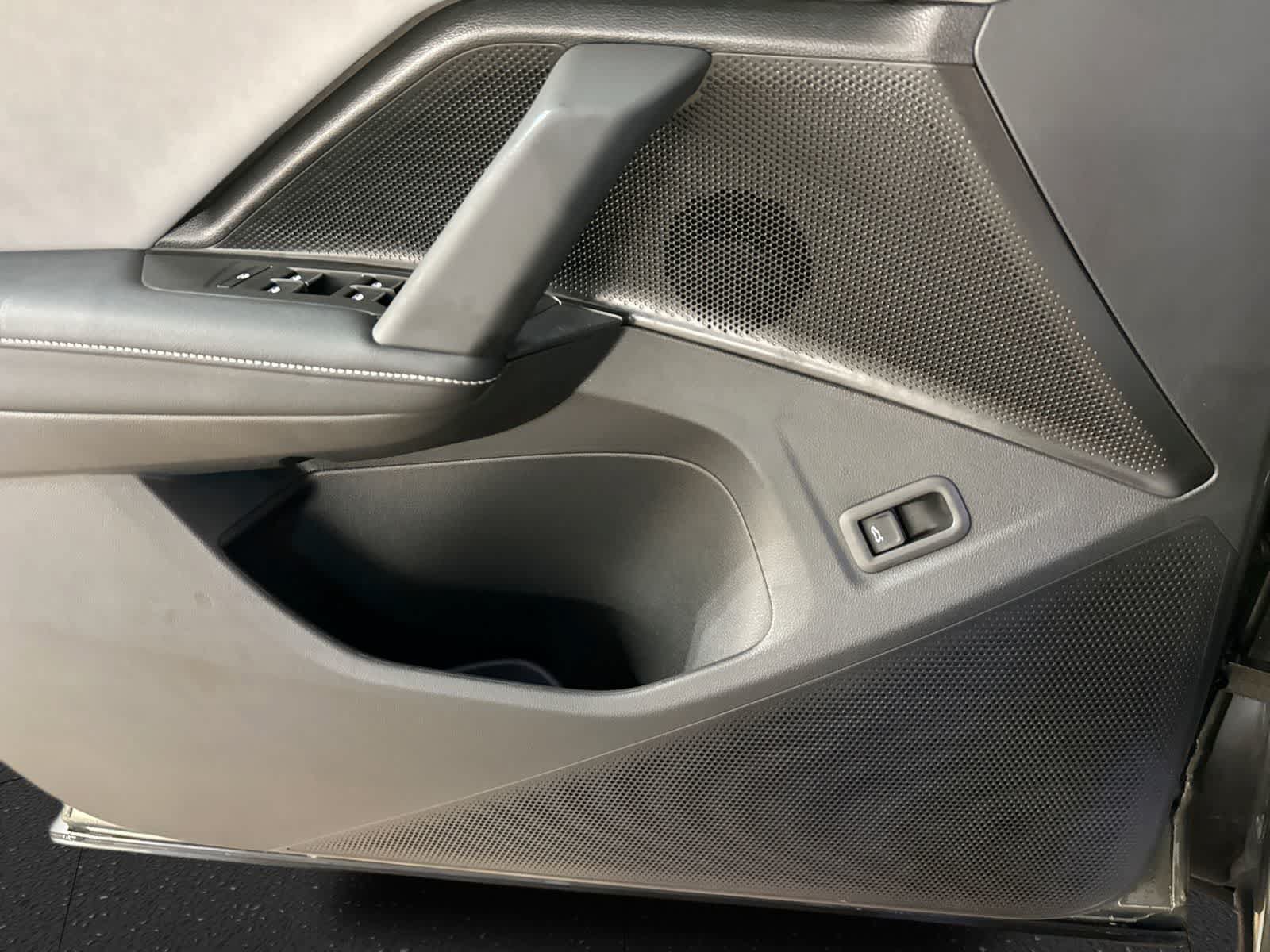 New 2026 Volkswagen Tiguan SE R-Line FWD image 37
