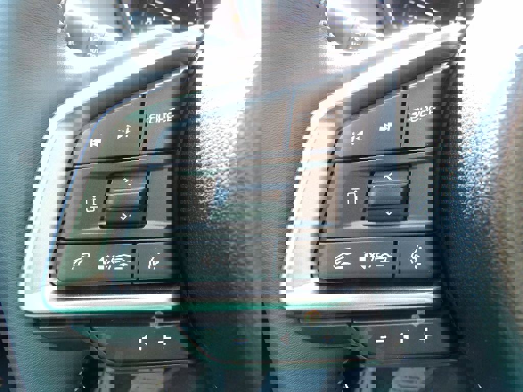 Used 2025 Subaru Outback Touring XT w/ Popular Package #2 image 19