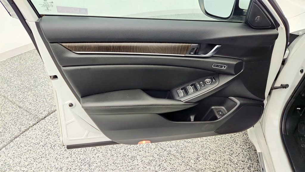 Used 2019 Honda Accord Touring image 11