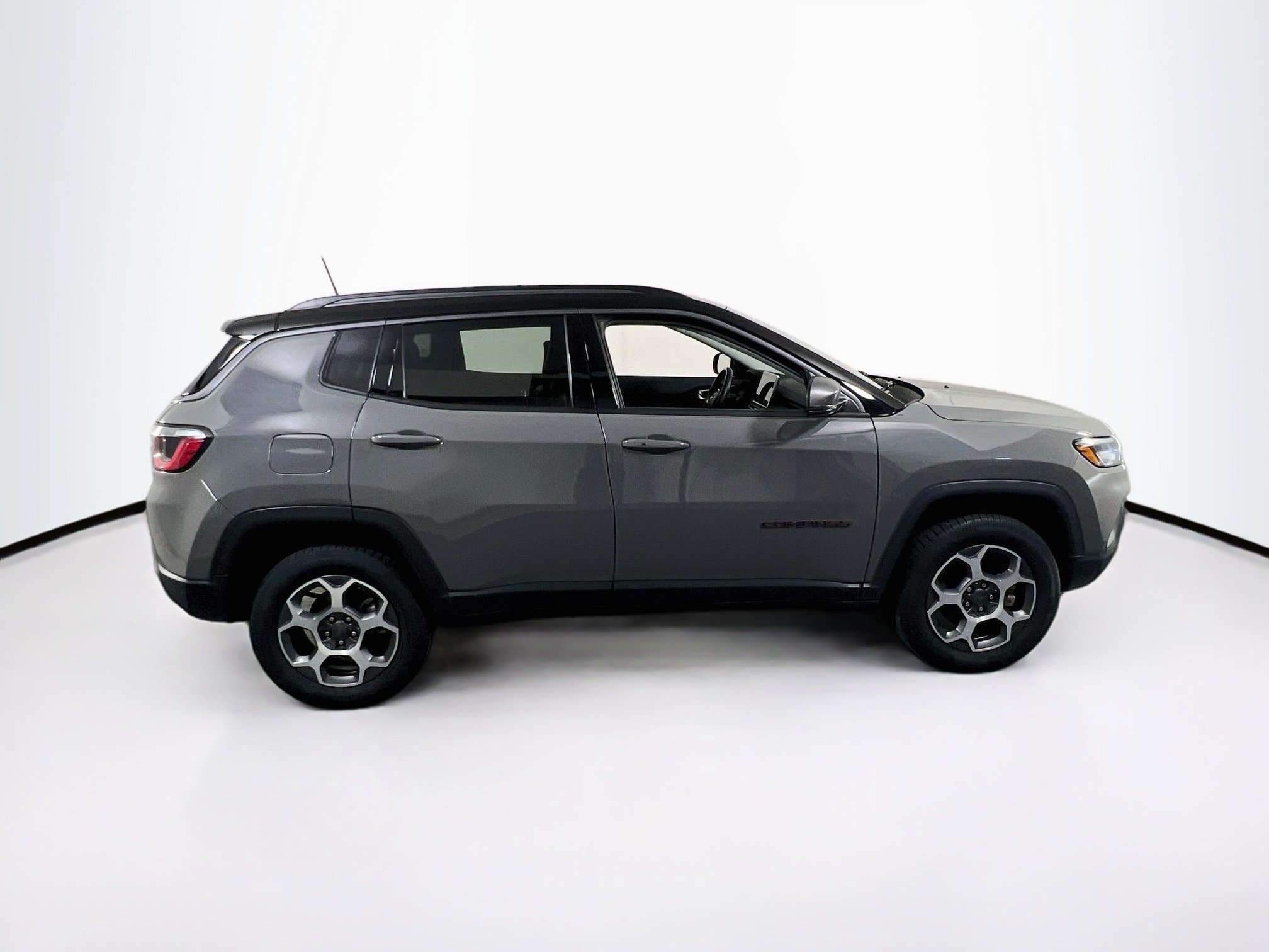 Used 2022 Jeep Compass Trailhawk w/ Trailhawk Convenience Group AWD/4WD image 4