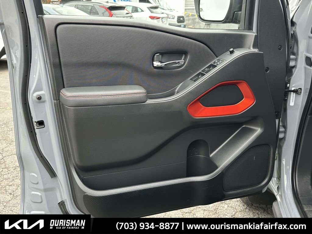 Used 2023 Nissan Frontier PRO-4X w/ Technology Package image 25