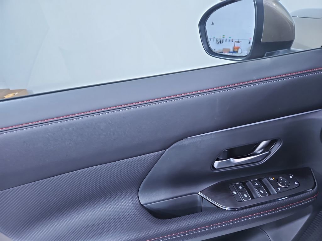 New 2025 Nissan Kicks SR image 10