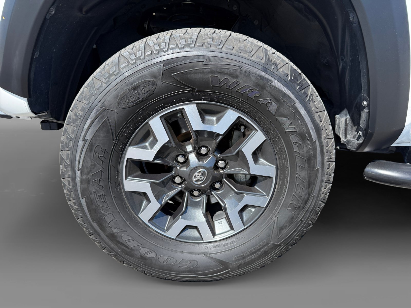 Used 2021 Toyota Tacoma TRD Off-Road w/ Technology Package AWD/4WD image 9