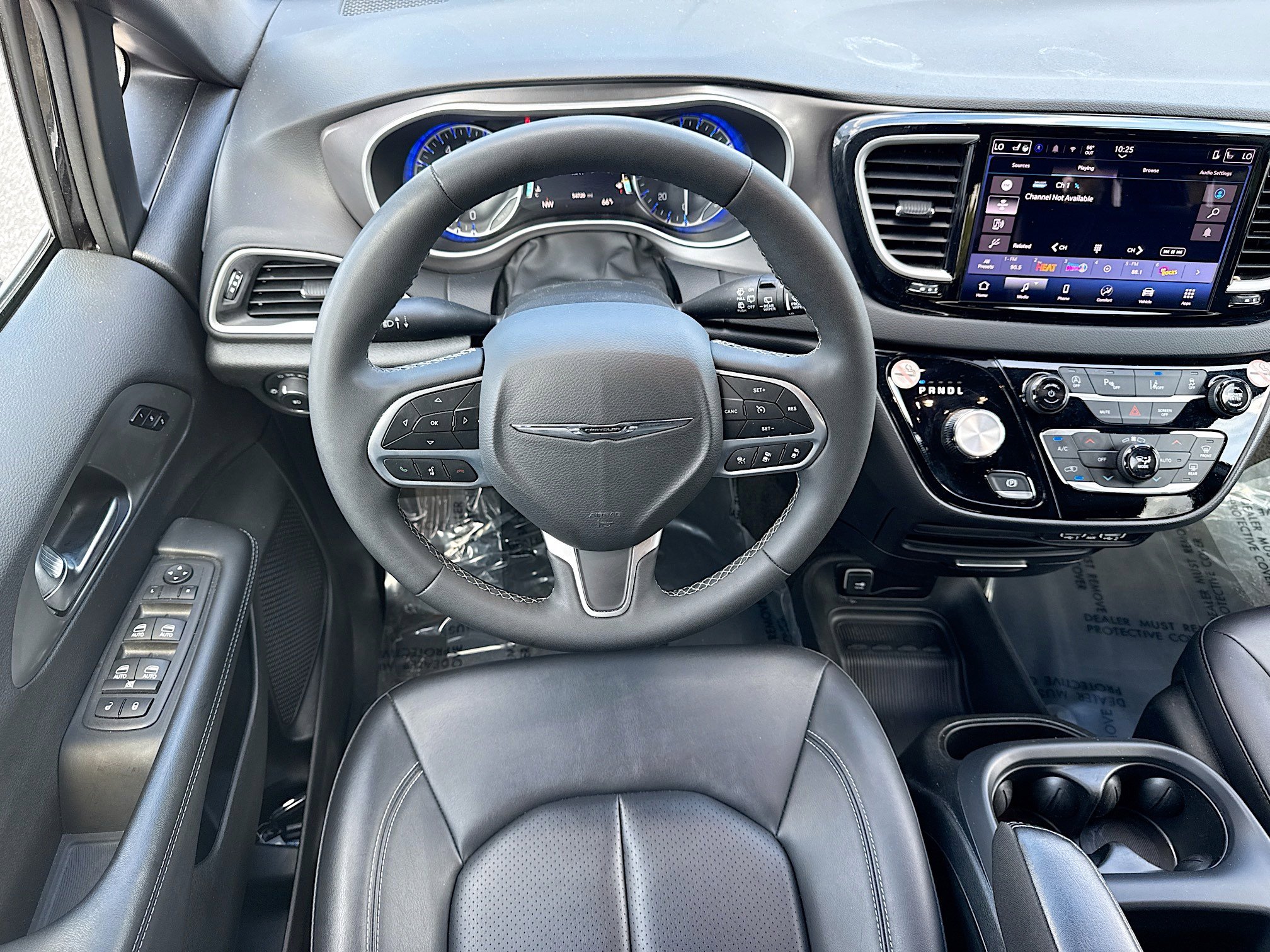 Used 2025 Chrysler Pacifica Select FWD image 16