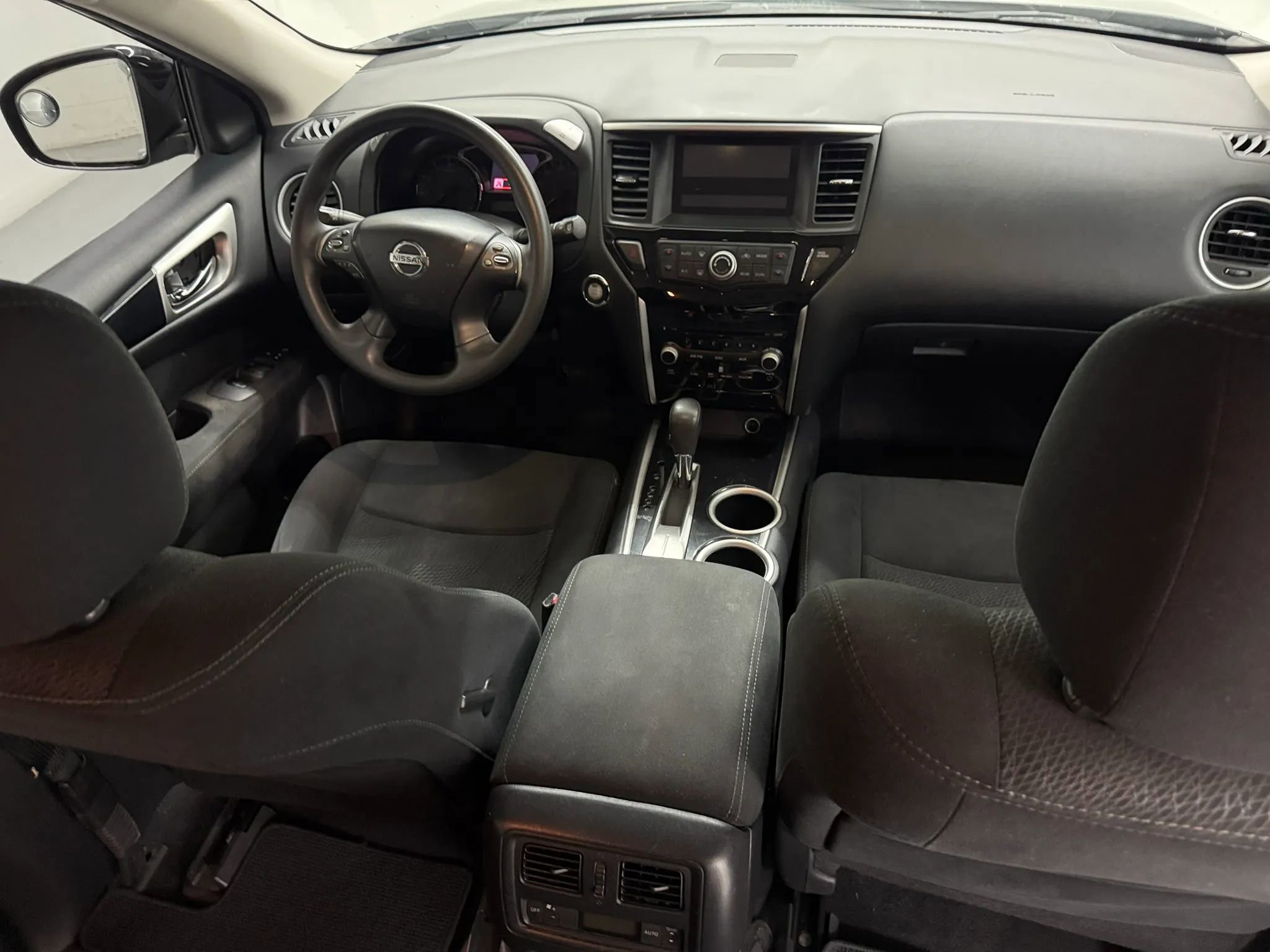 Used 2014 Nissan Pathfinder S image 2