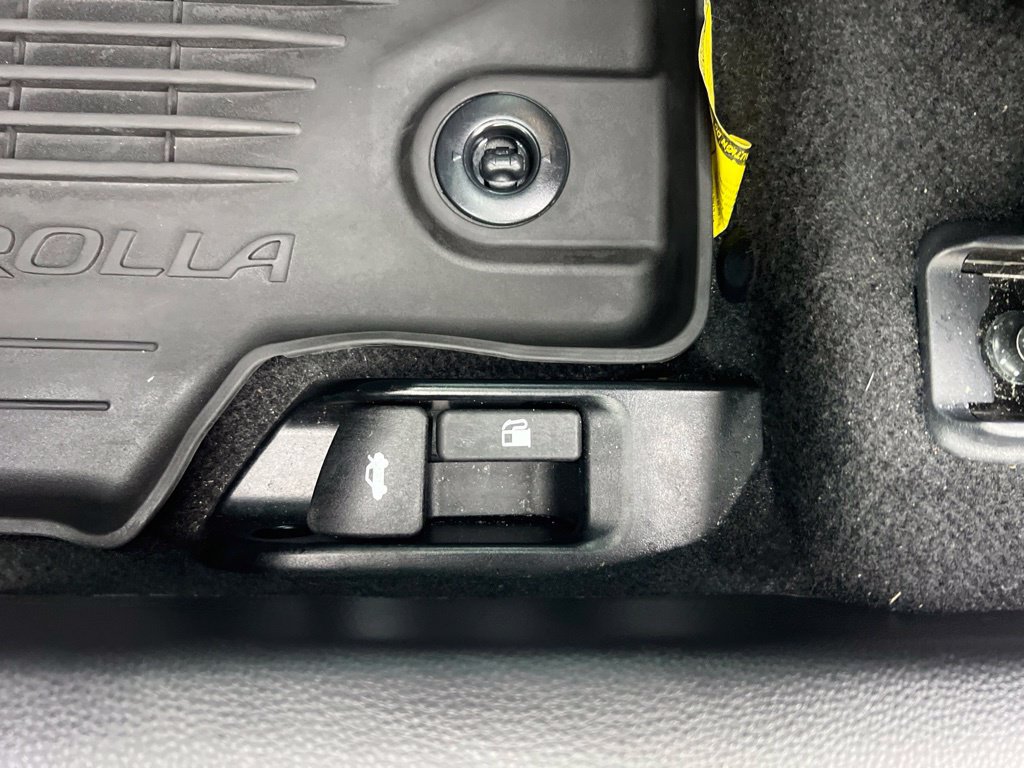 Used 2025 Toyota Corolla LE FWD image 21