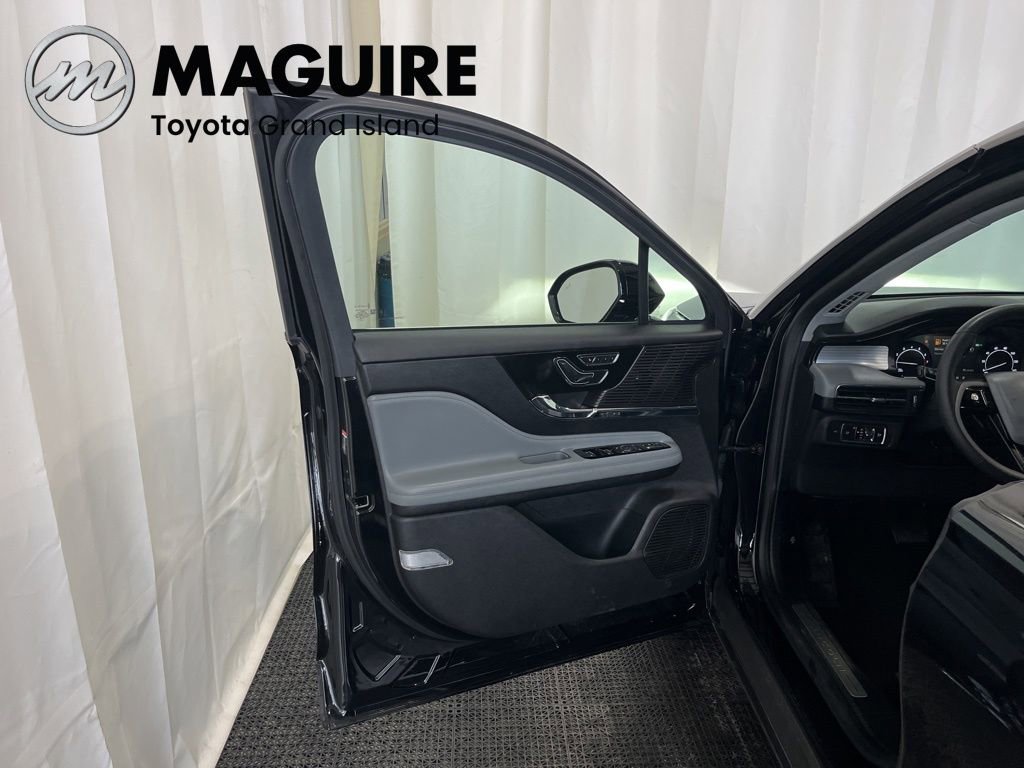 Used 2022 Lincoln Corsair AWD w/ Equipment Group 101A image 16