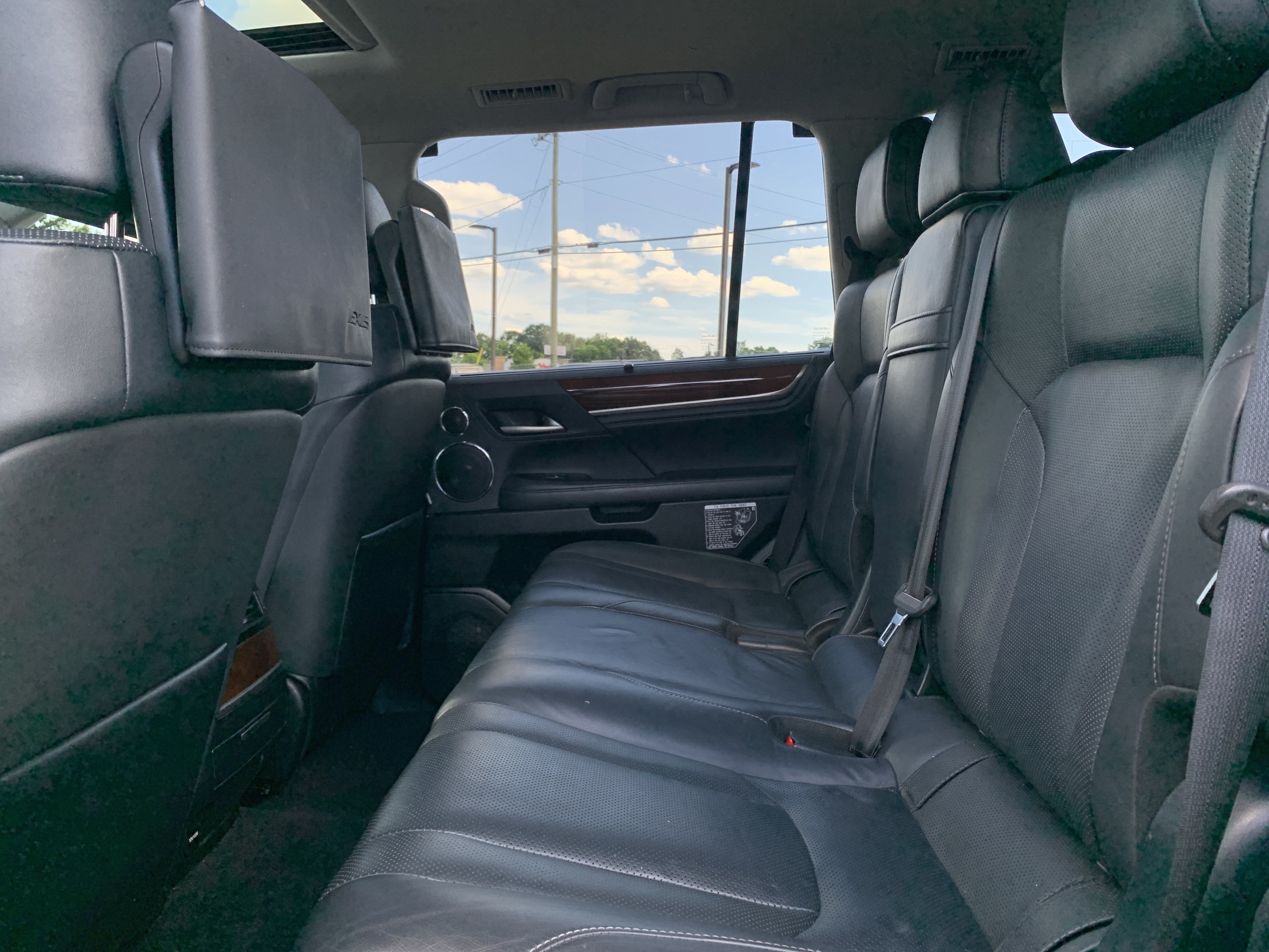 Used 2019 Lexus LX 570 4WD w/ Luxury Package image 32