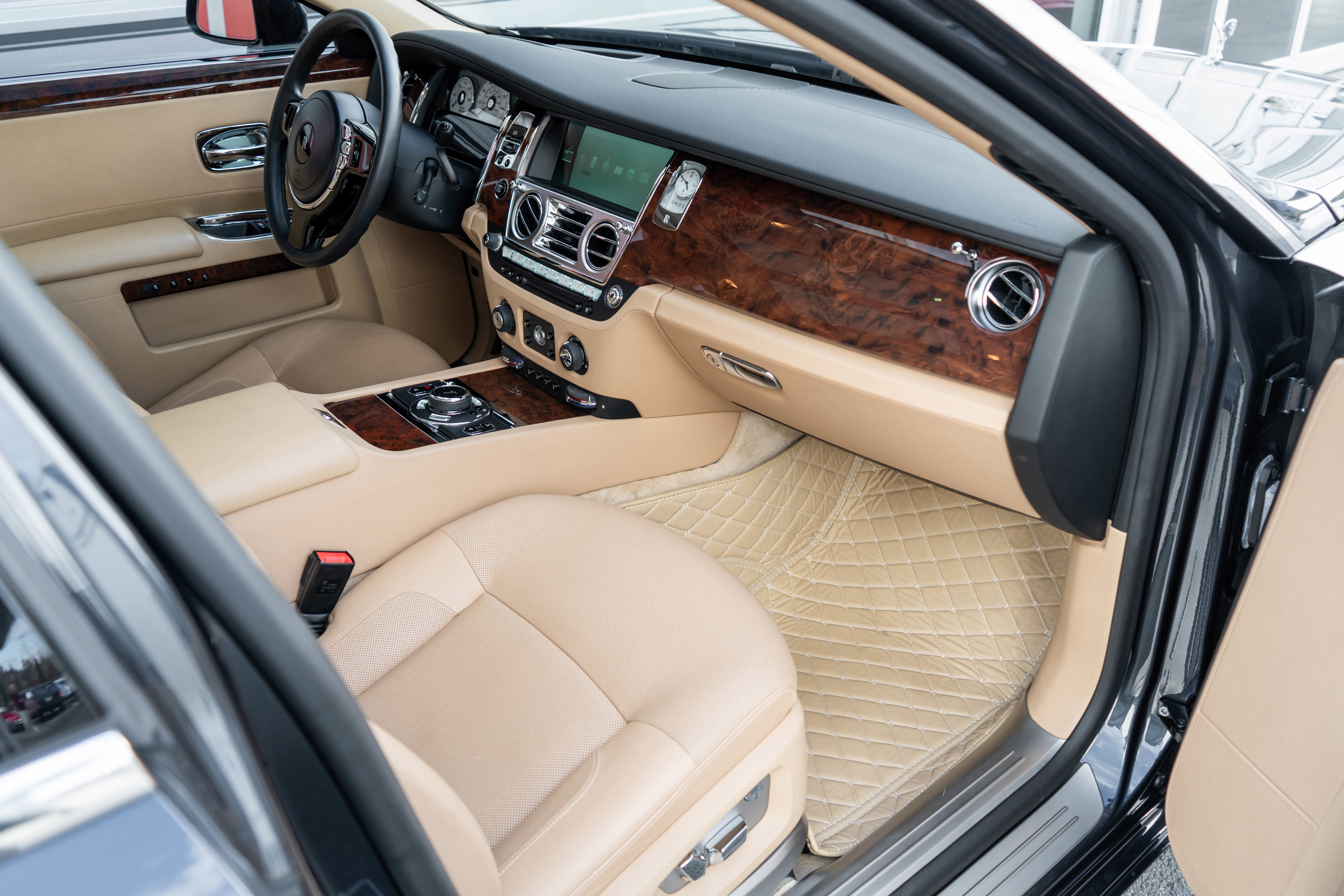 Used 2014 Rolls-Royce Ghost image 28