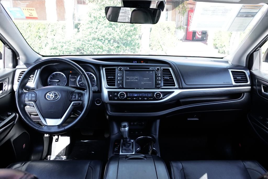 Used 2018 Toyota Highlander Limited Platinum image 28