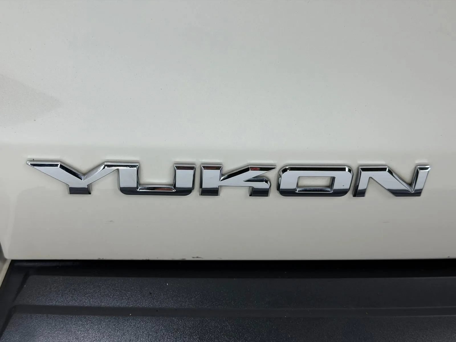 Used 2015 GMC Yukon Denali w/ Premium Package AWD/4WD image 8